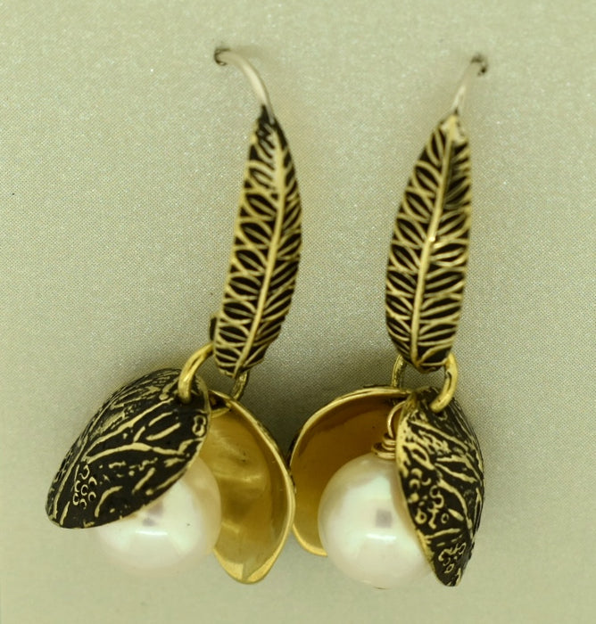 Distressed Bronze Clam Shell Component