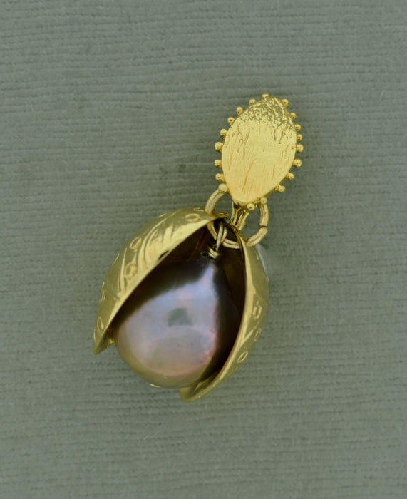 Large Clam Shell Component in 18K Gold over Bronze GP571